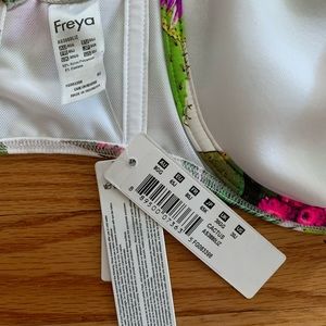NWT Freya Cactus Bikini Top